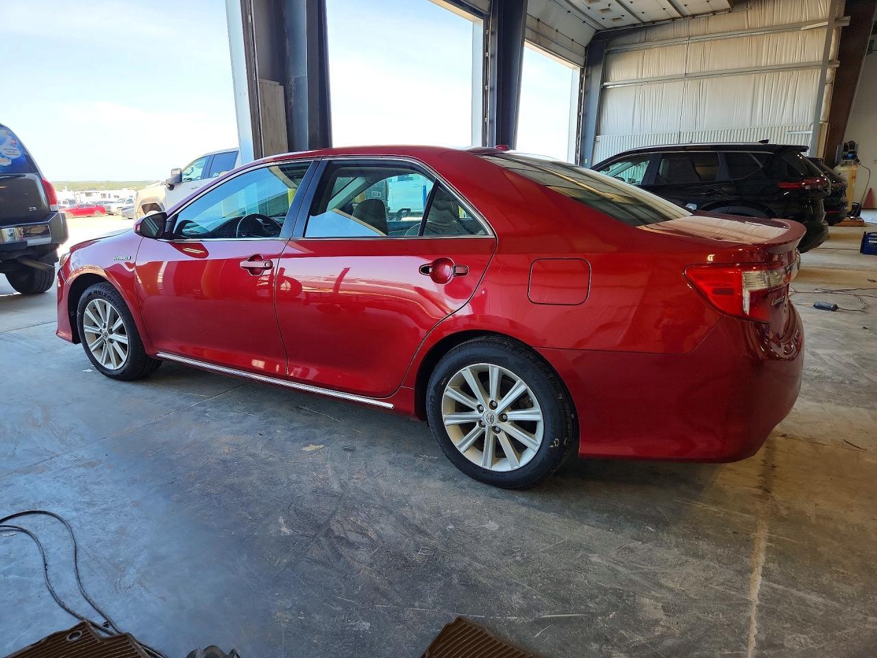 2012 Toyota Camry Hybrid Xle - Фото 2