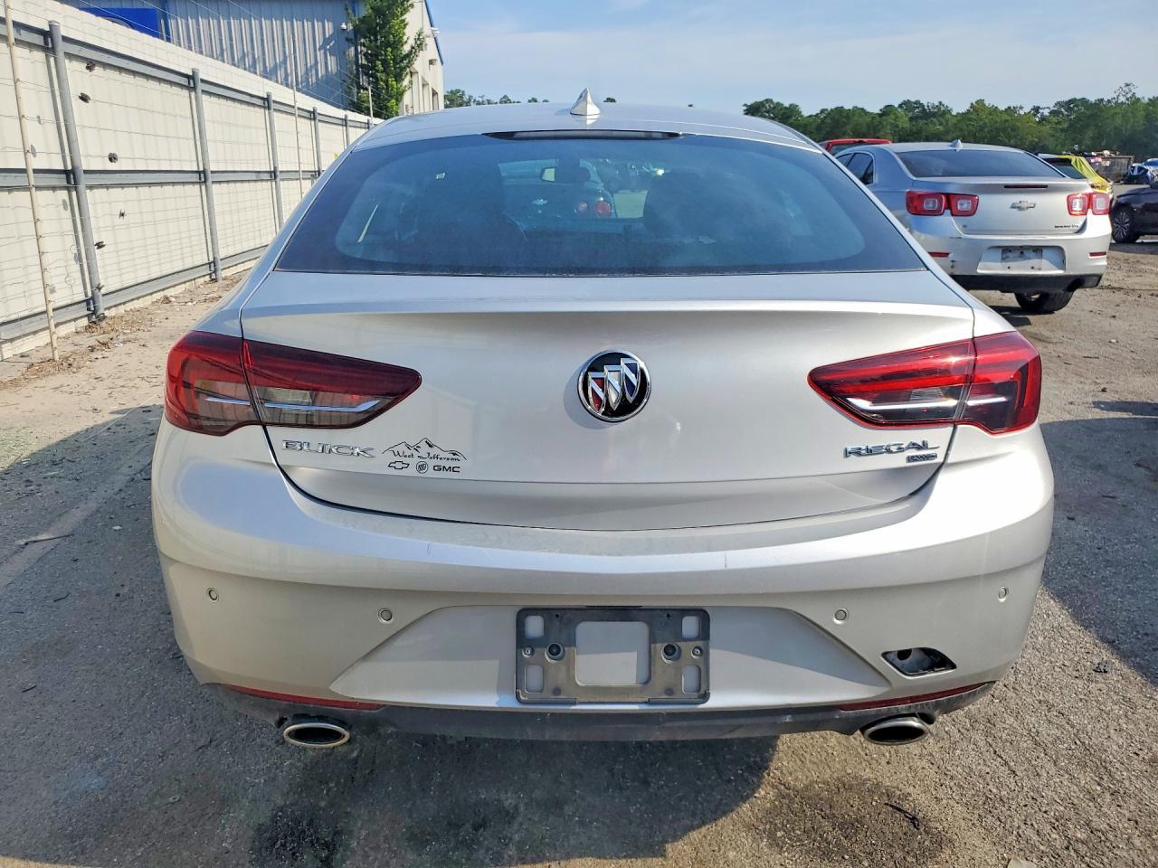 2018 Buick Regal Essence - Image 6
