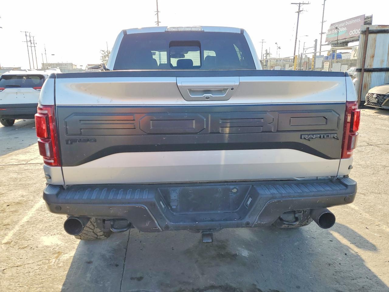 2017 Ford F150 Raptor - Фото 6