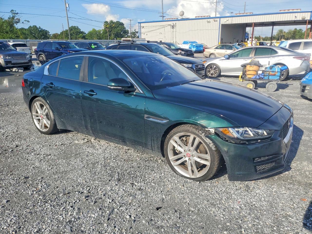 2017 Jaguar Xe Premium - Фото 4