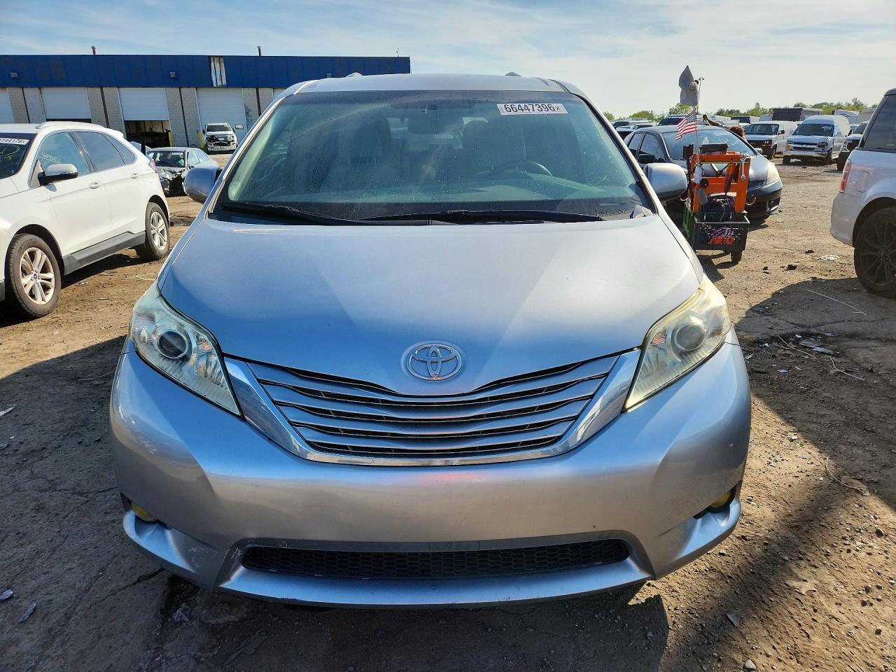 2015 Toyota Sienna Le - Image 5