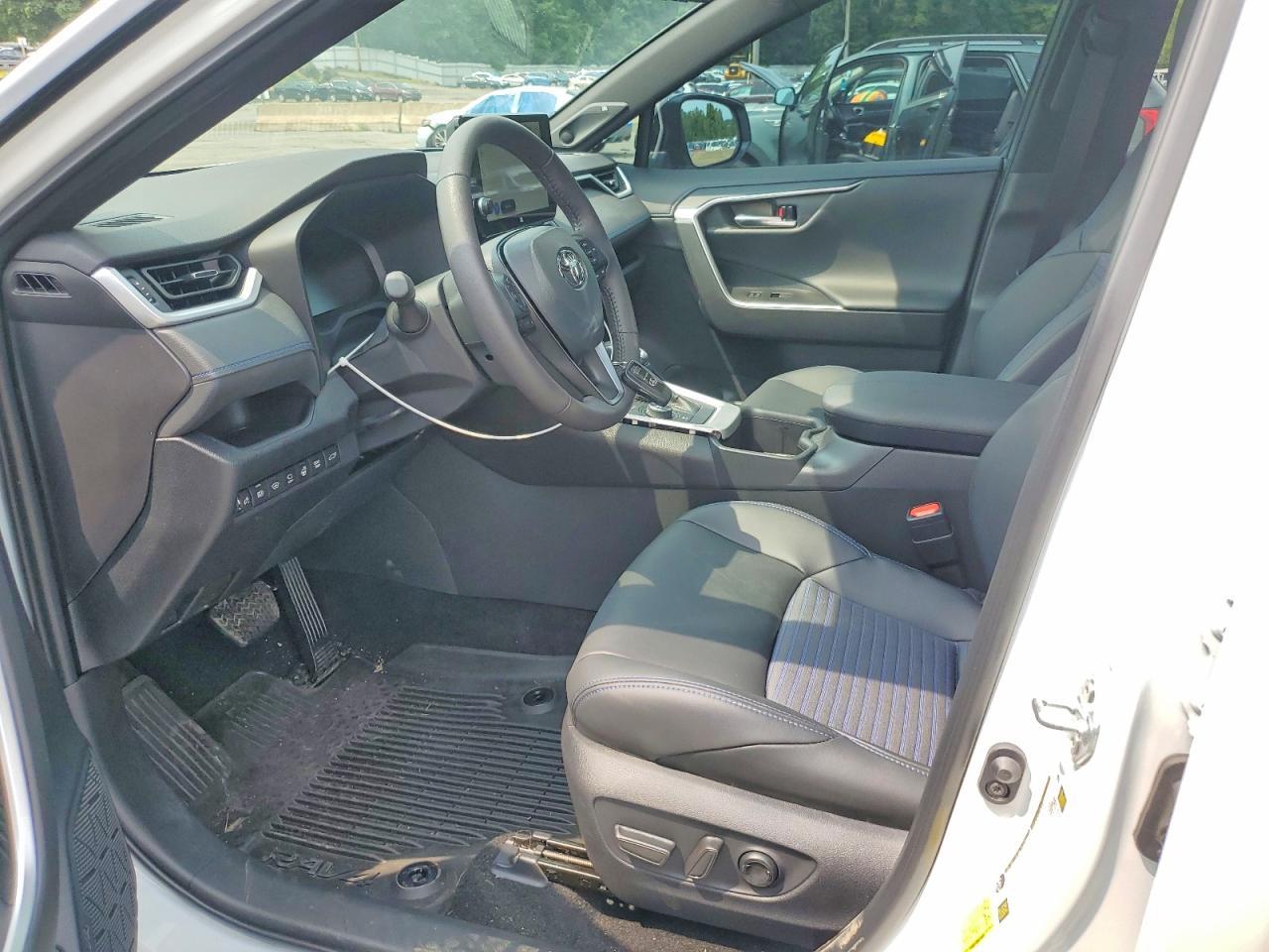 2025 Toyota Rav4 Xse - Image 7