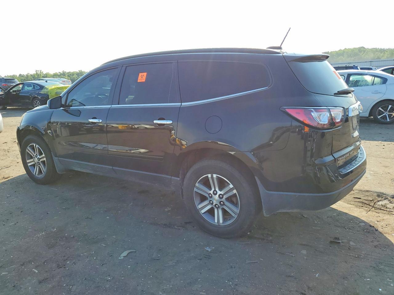 2017 Chevrolet Traverse Lt - Фото 2