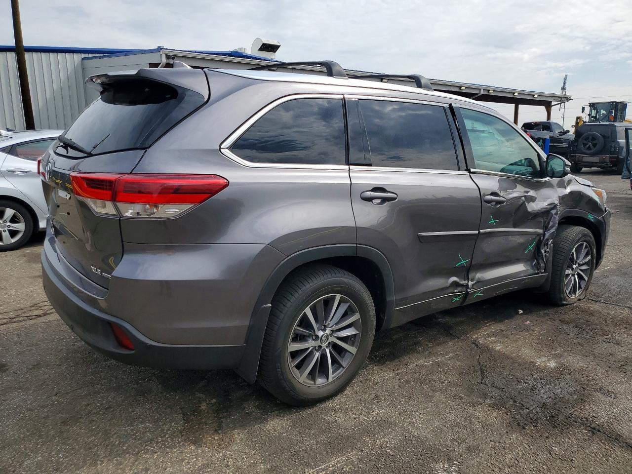 2018 Toyota Highlander Xle - Image 3