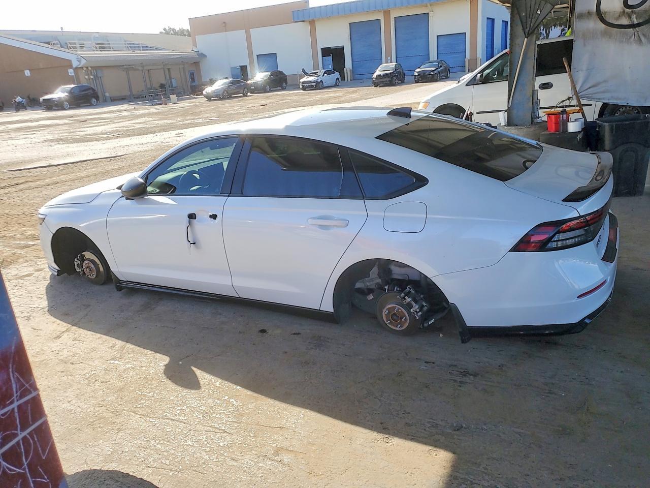 2023 Honda Accord Hybrid Sport-L - Image 2
