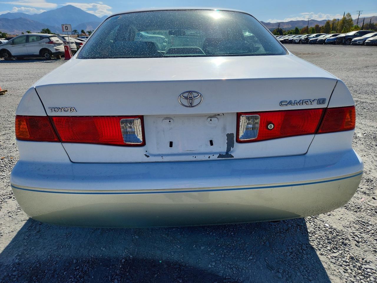 2000 Toyota Camry Le - Фото 6
