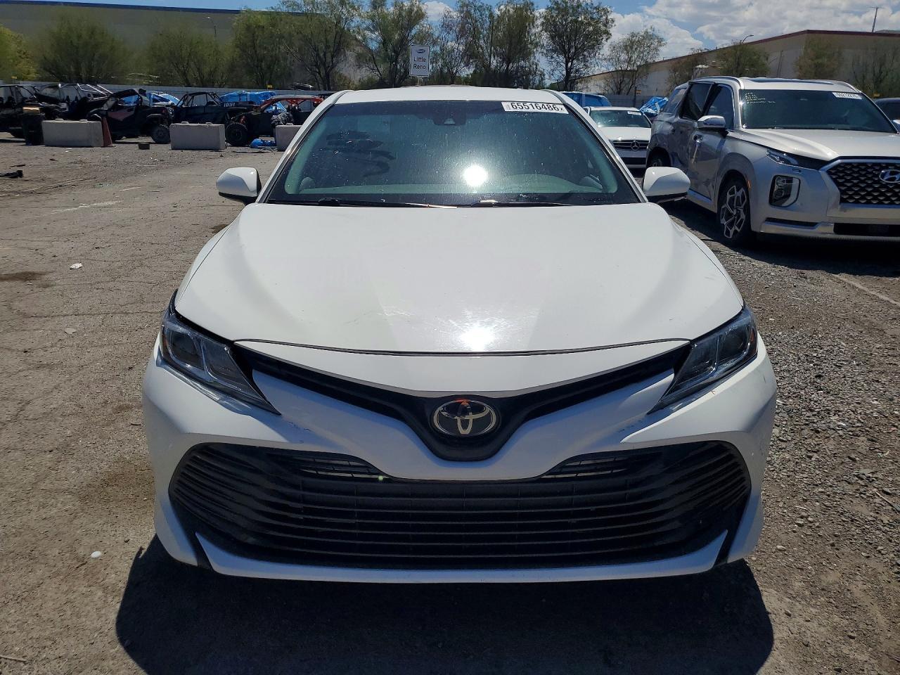 2018 Toyota Camry Le - Фото 5