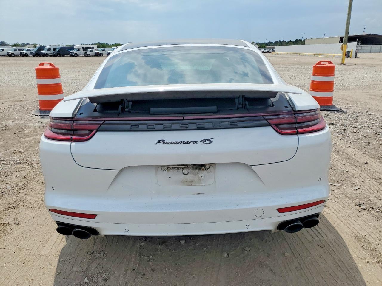2018 Porsche Panamera 4S - Image 6