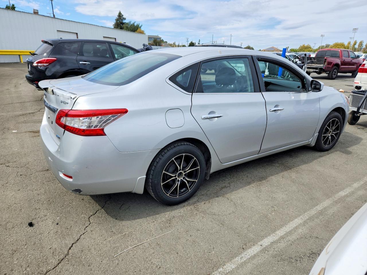 2013 Nissan Sentra S - Фото 3