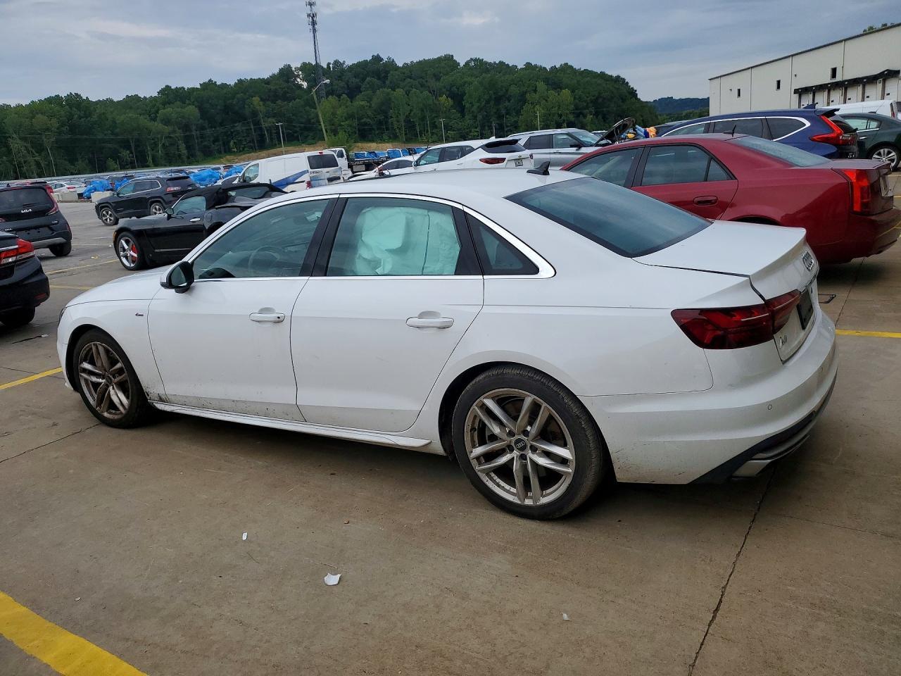 2022 Audi A4 Premium Plus 45 - Фото 2