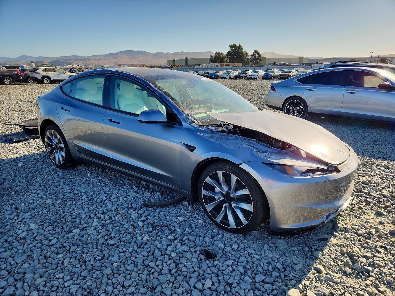 2026 Tesla Model 3 - Фото 4