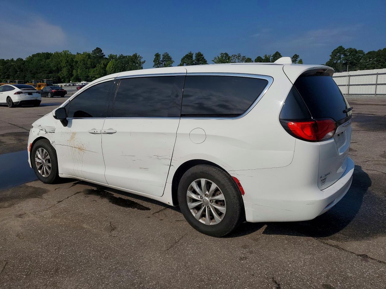 2017 Chrysler Pacifica Touring - Фото 2