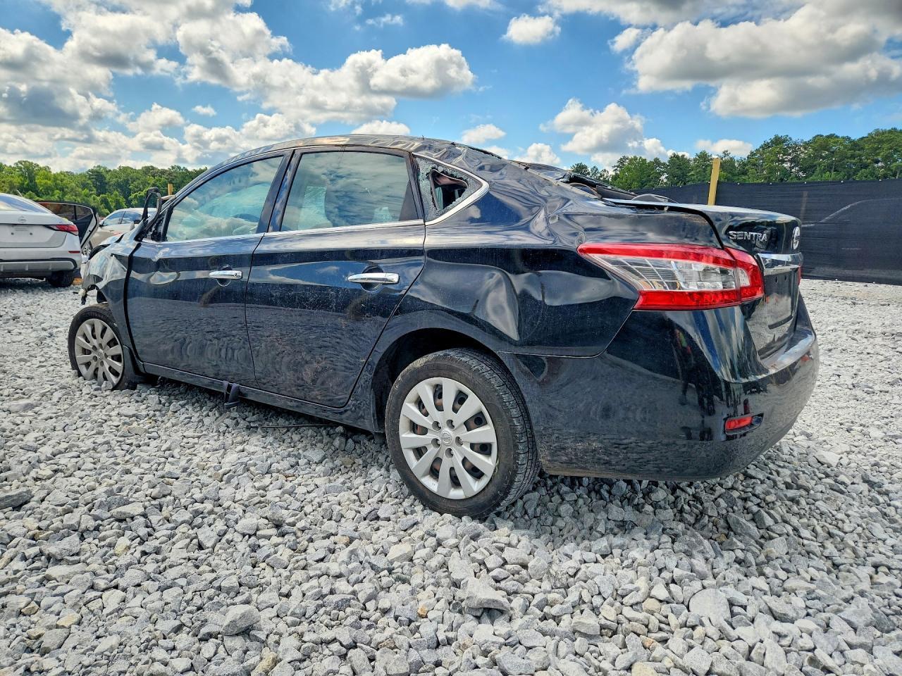 2015 Nissan Sentra S - Фото 2