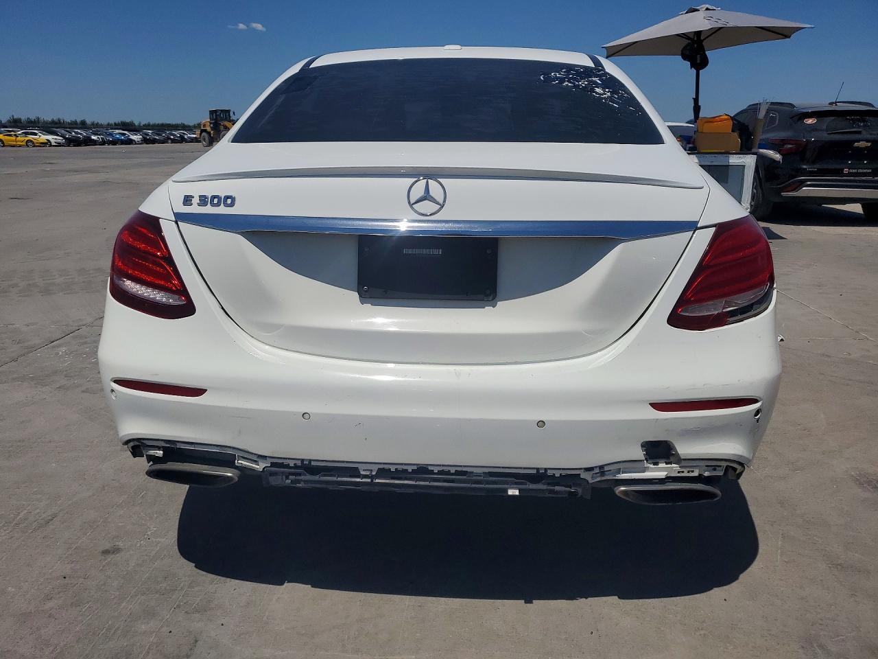 2017 Mercedes-Benz E 300 - Фото 6