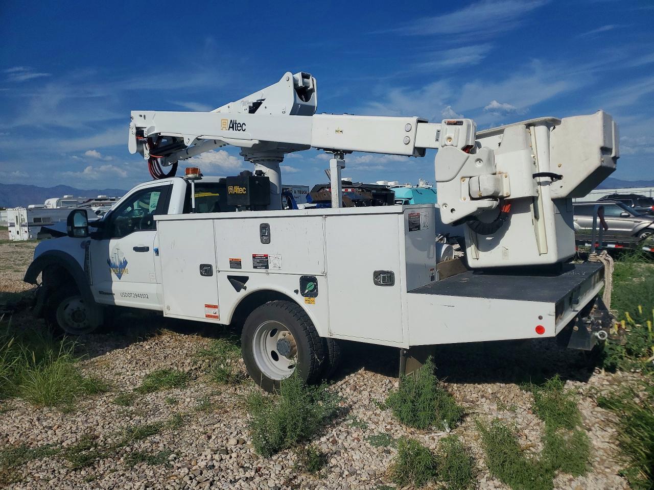 2024 Ford F550 Super Duty Bucket Truck - Фото 2