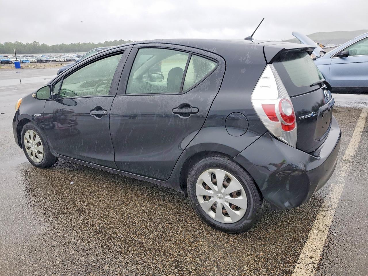 2012 Toyota Prius C One - Фото 2