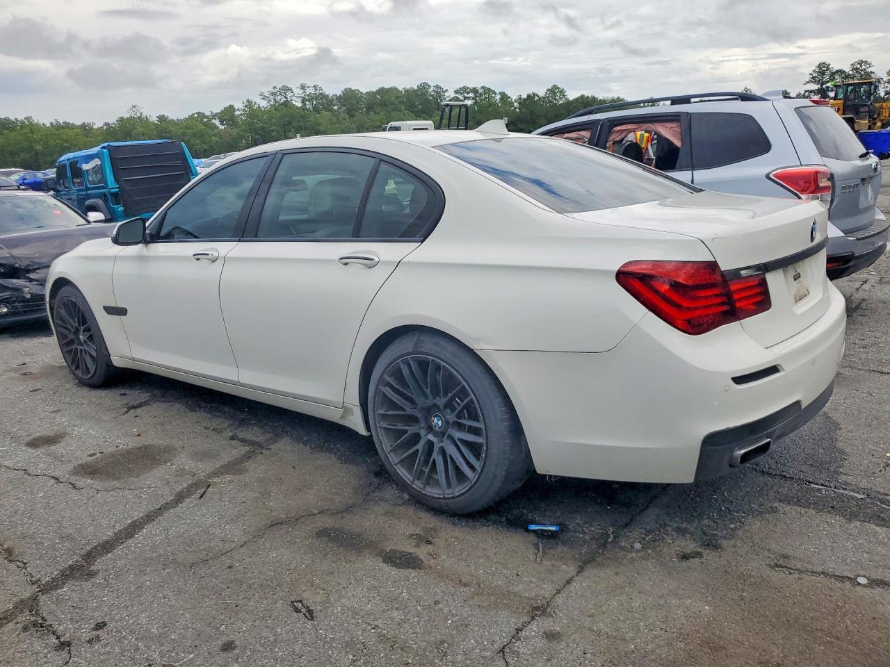 2015 BMW 750 I - Фото 2