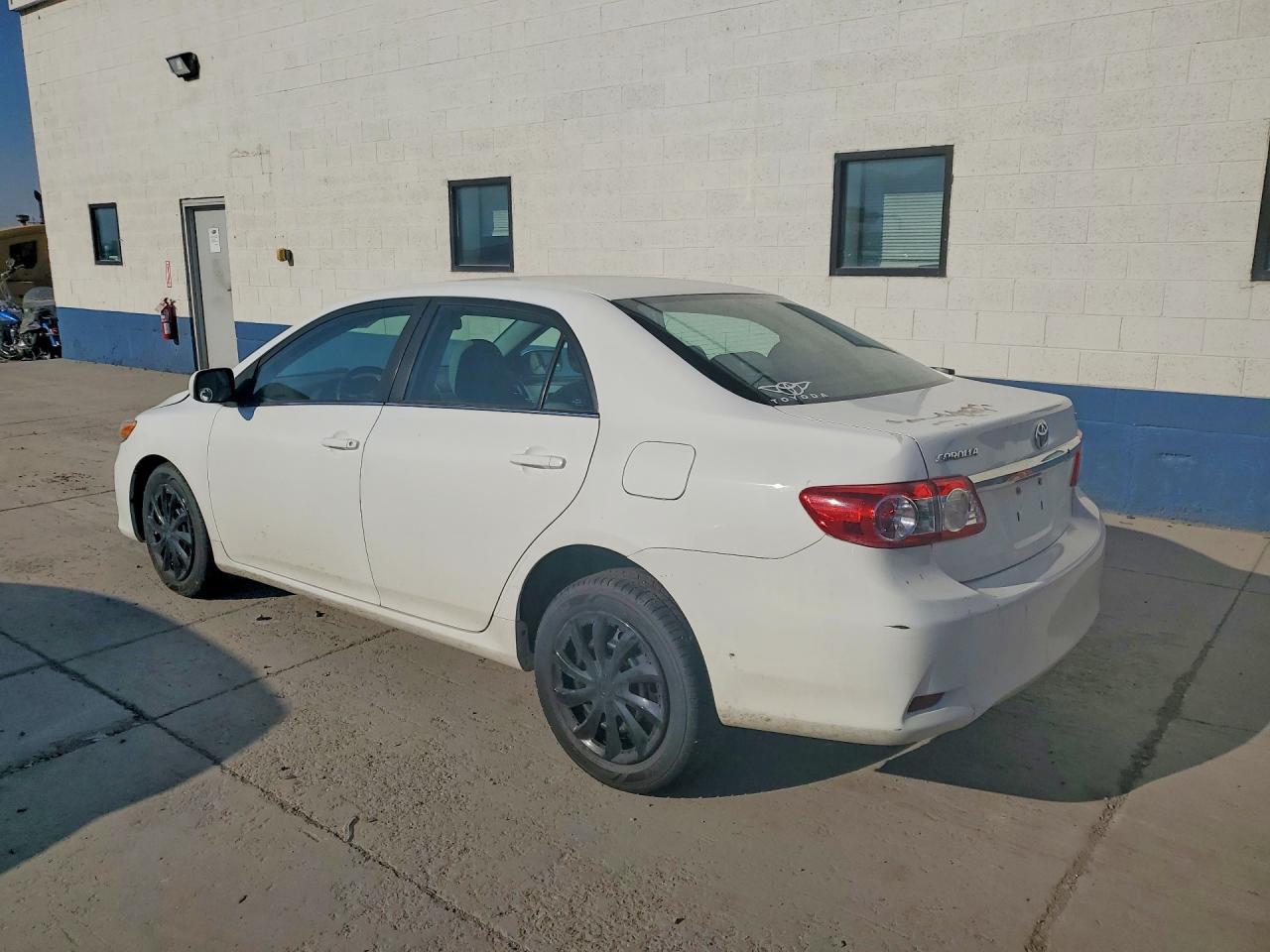 2013 Toyota Corolla Le - Image 2