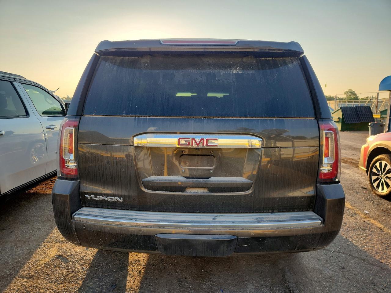 2019 GMC Yukon Denali - Image 6