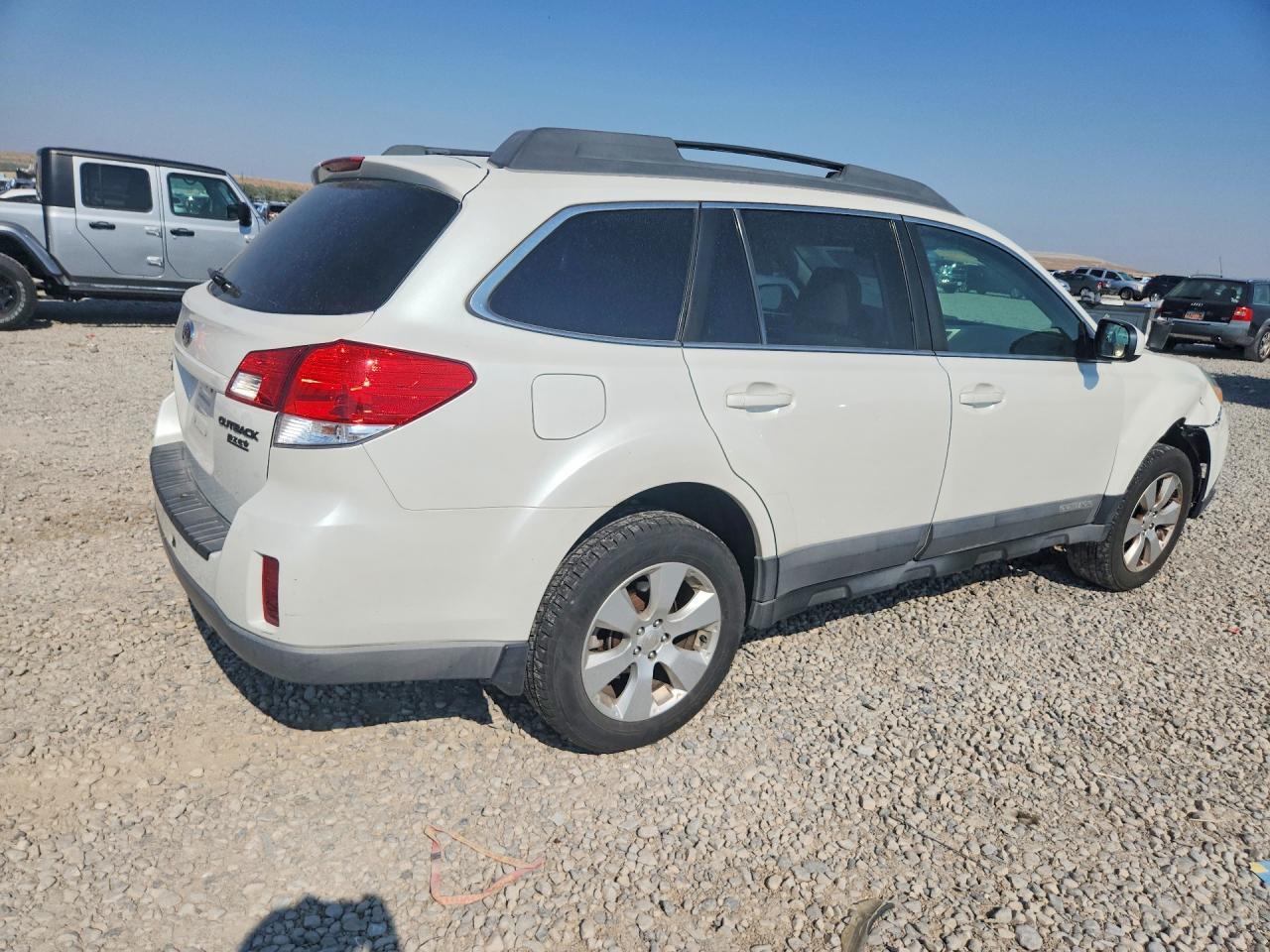 2010 Subaru Outback - Image 3