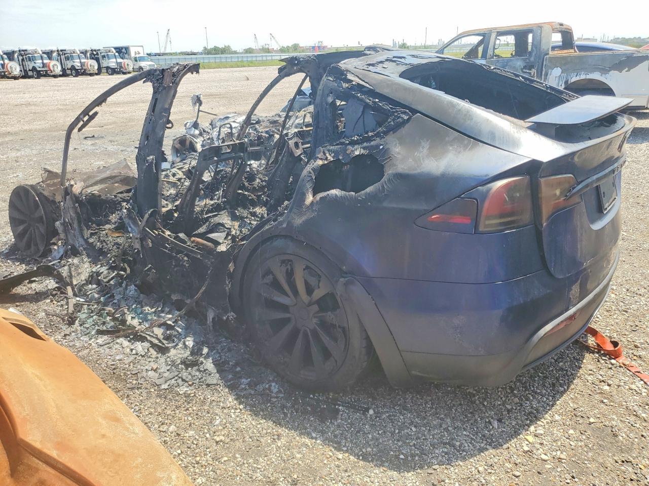 2022 Tesla Model X - Фото 2