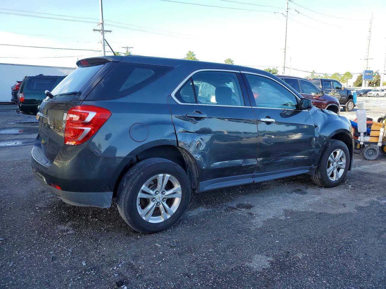 2017 Chevrolet Equinox Ls - Image 3