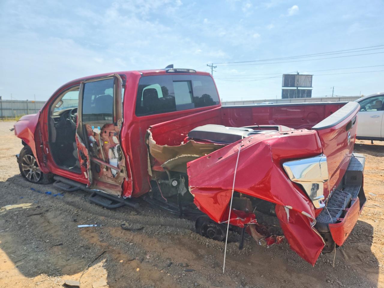 2022 Nissan Titan S - Фото 2