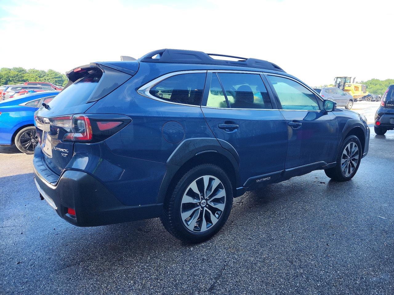 2023 Subaru Outback Limited Xt - Image 3