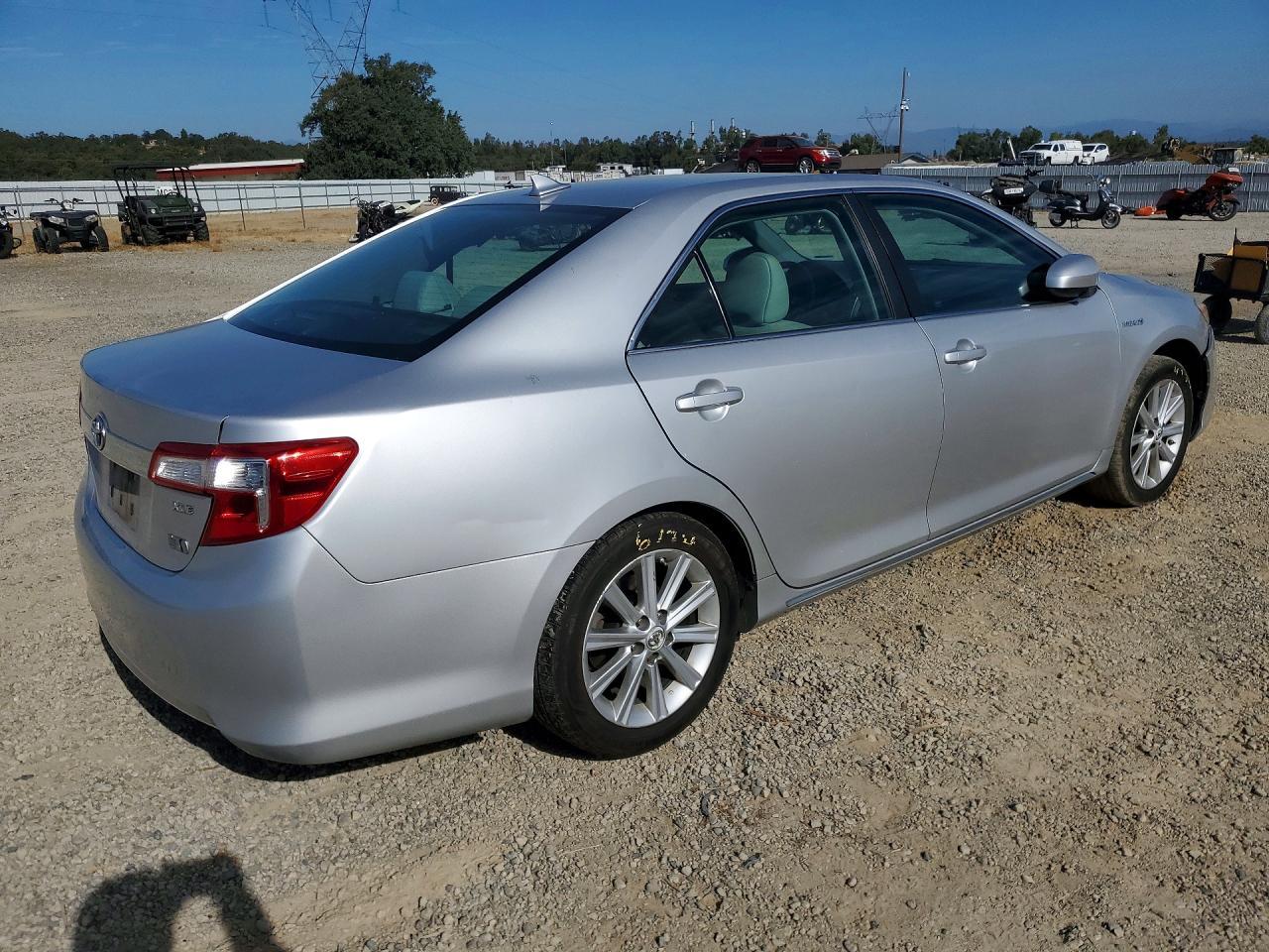 2012 Toyota Camry Hybrid Xle - Image 3