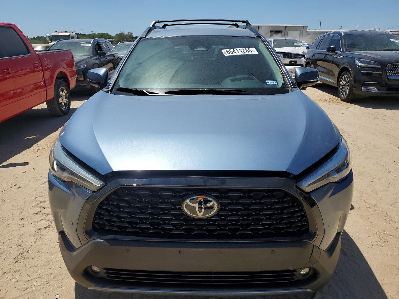 2024 Toyota Corolla Cross Xle - Image 5