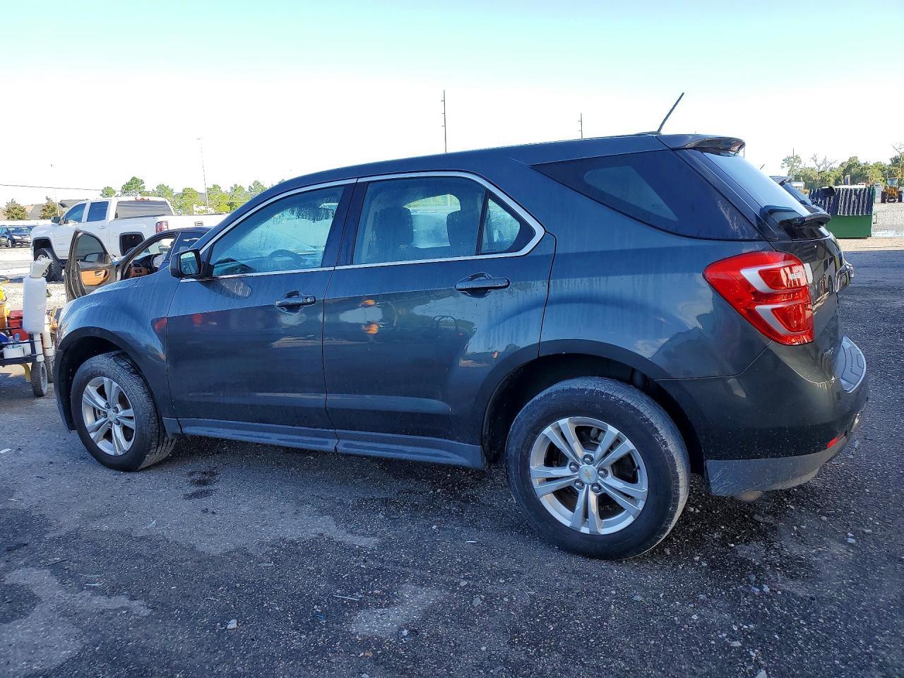 2017 Chevrolet Equinox Ls - Image 2