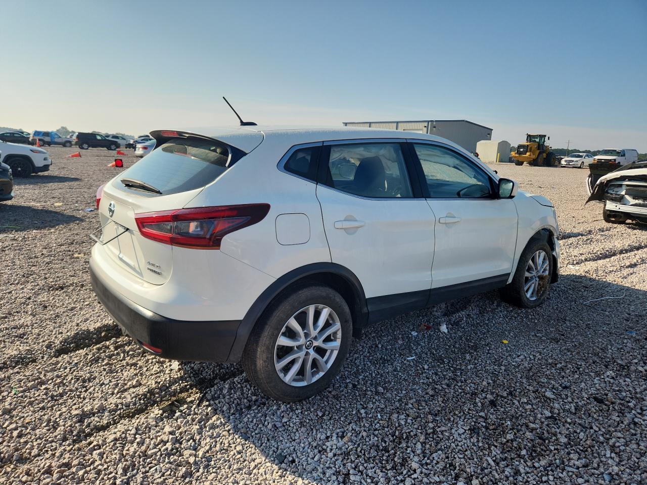2022 Nissan Rogue Sport S - Image 3