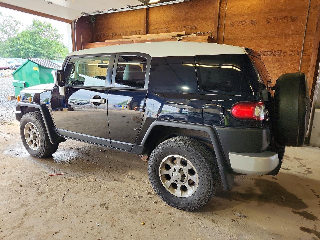 2013 Toyota Fj Cruiser Base - Image 2