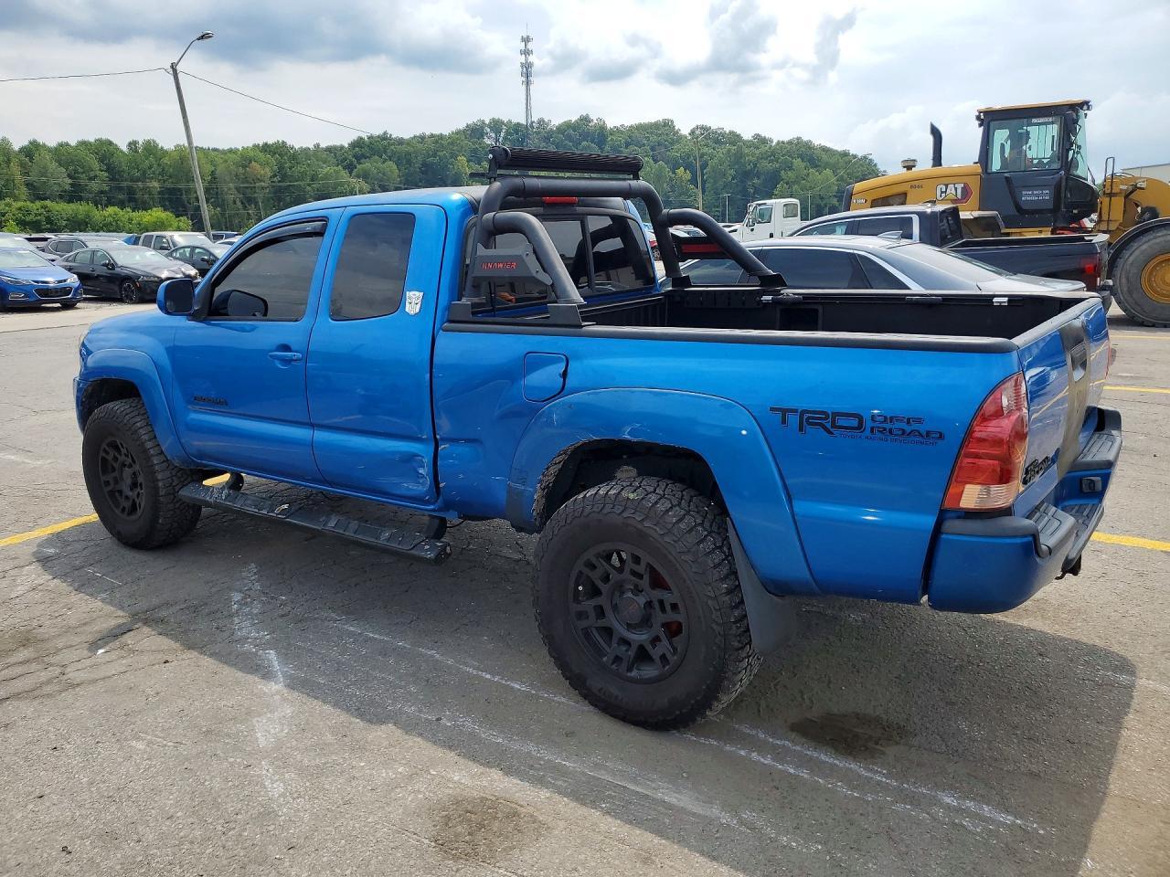 2005 Toyota Tacoma Prerunner Access Cab - Image 2