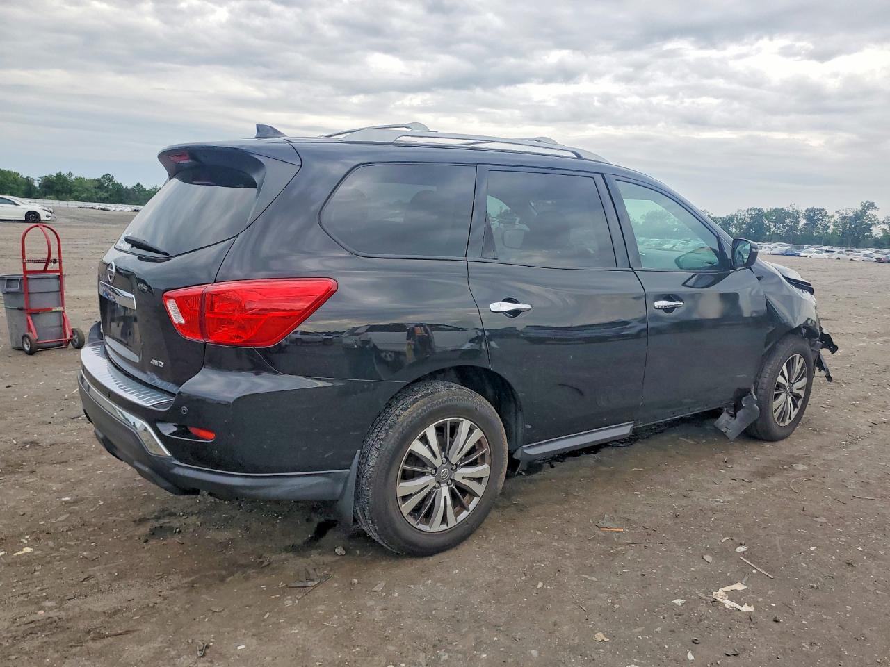 2020 Nissan Pathfinder S - Фото 3