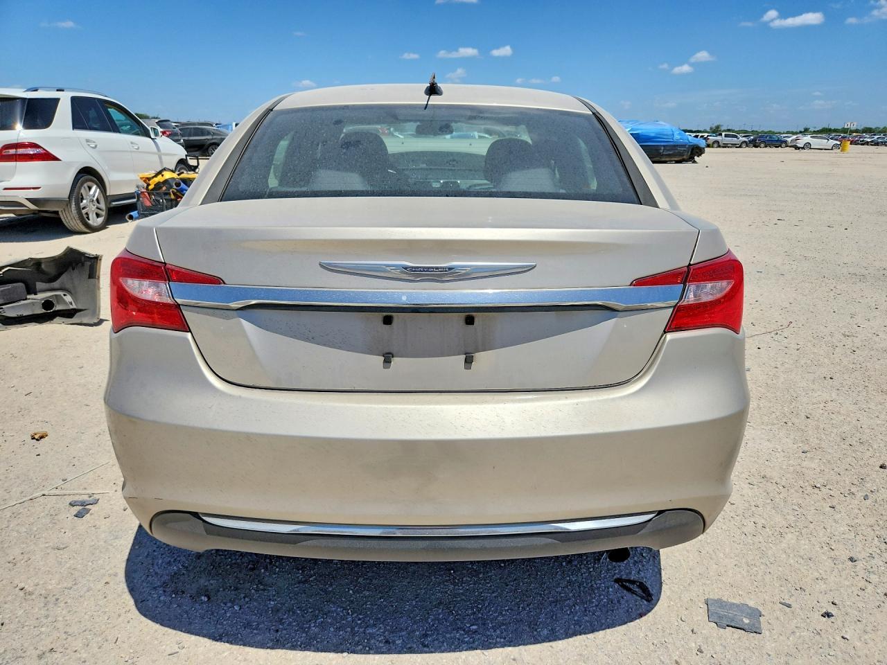 2013 Chrysler 200 Lx - Фото 6