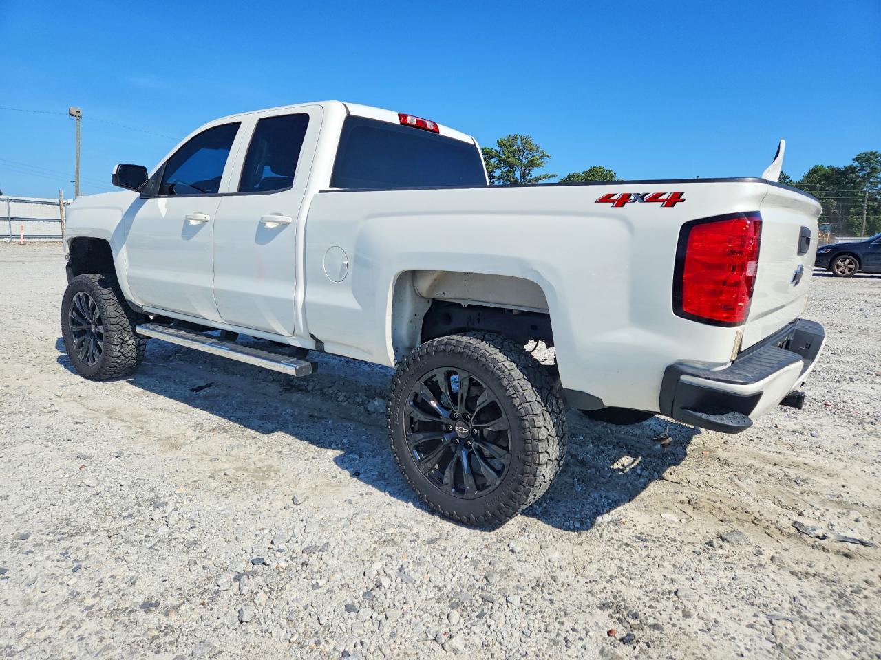 2018 Chevrolet Silverado K1500 - Image 2