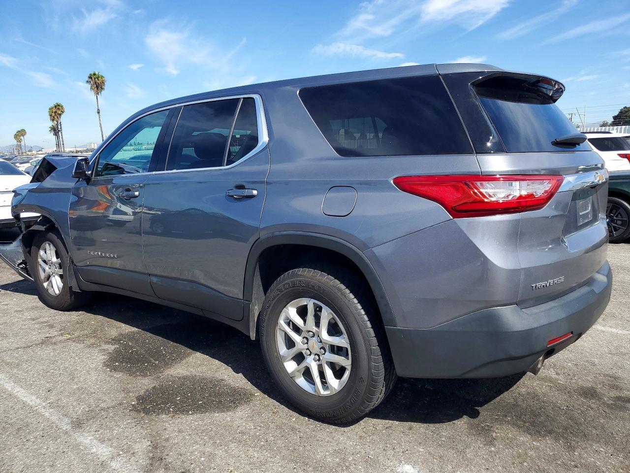 2020 Chevrolet Traverse Ls - Фото 2