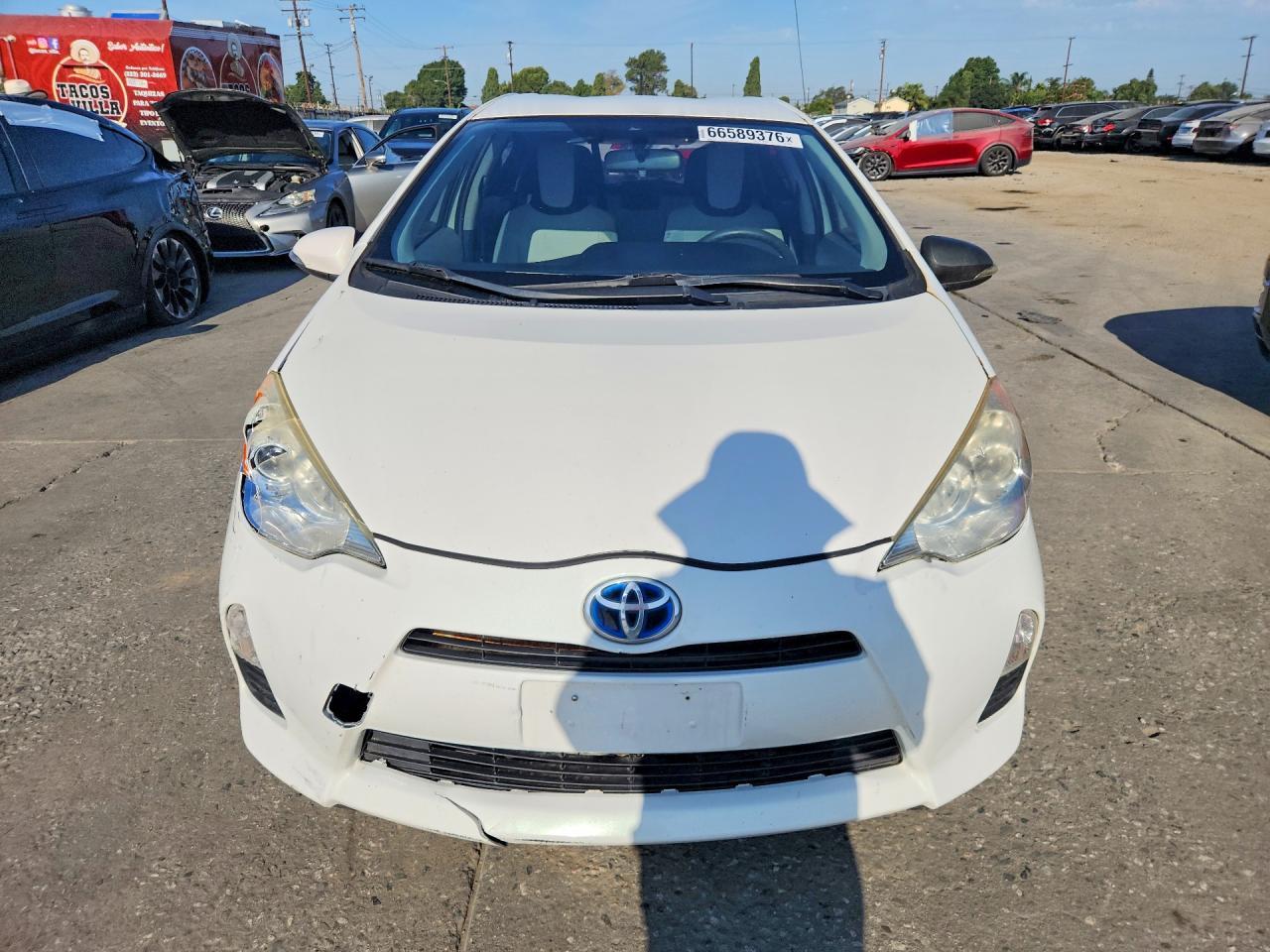 2014 Toyota Prius C One - Image 5
