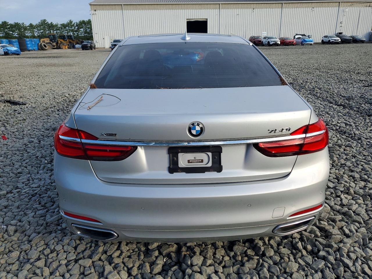 2016 BMW 750 Xi - Image 6