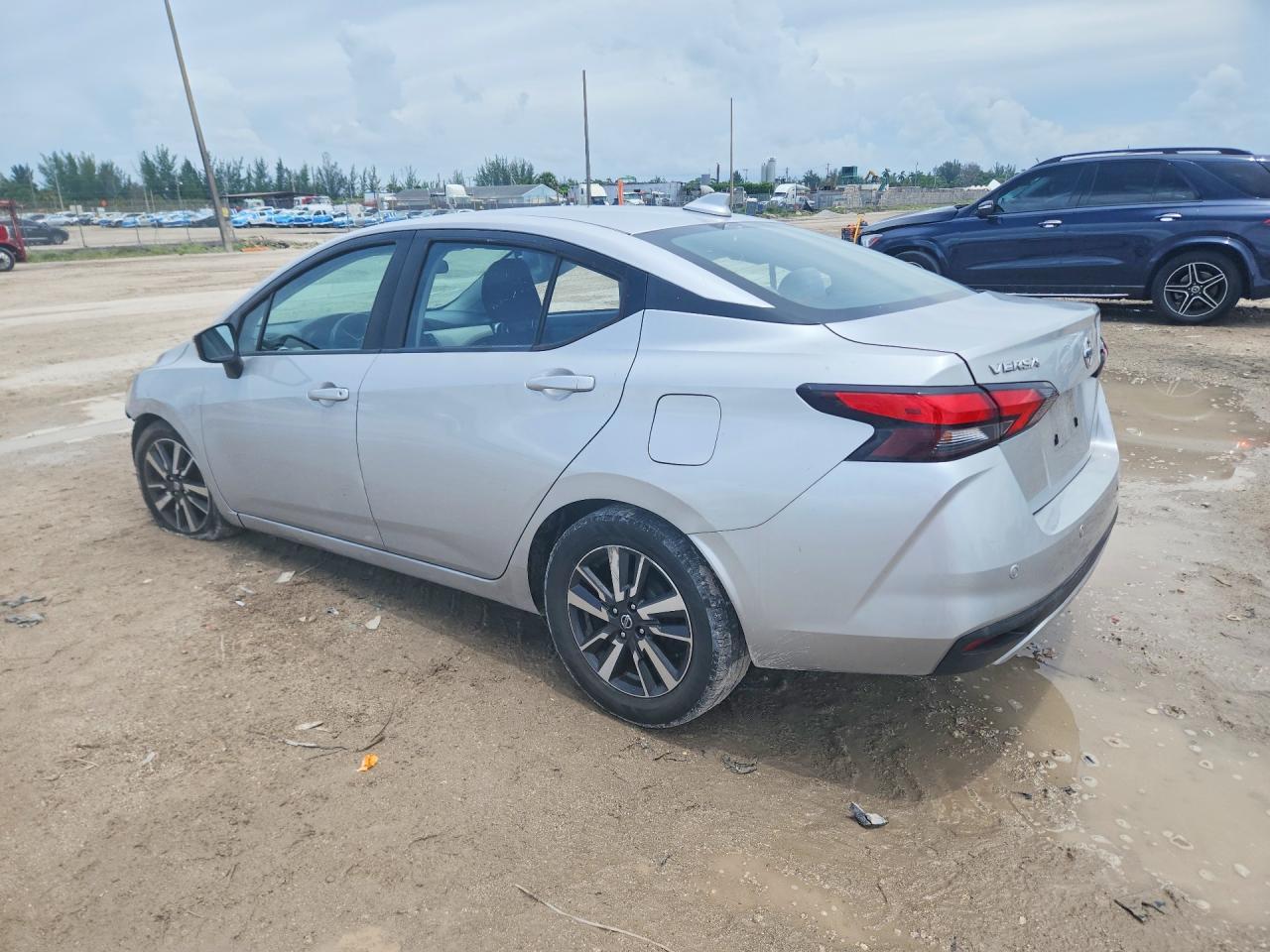 2021 Nissan Versa Sv - Фото 2