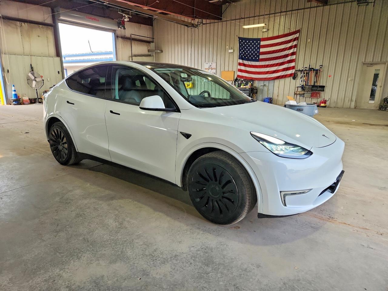 2023 Tesla Model Y - Image 4