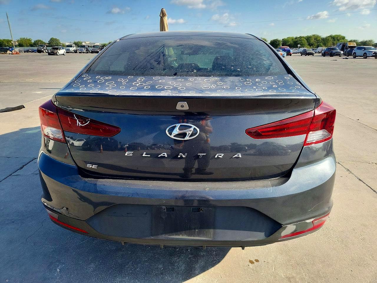 2020 Hyundai Elantra Se - Image 6
