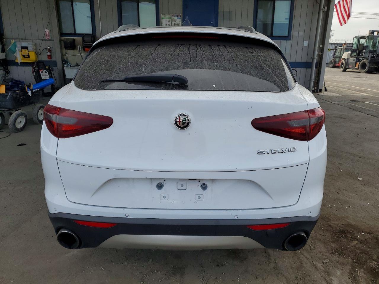 2019 Alfa Romeo Stelvio - Image 6