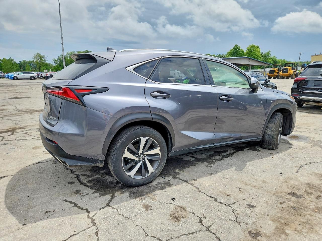 2020 Lexus Nx 300 - Image 3