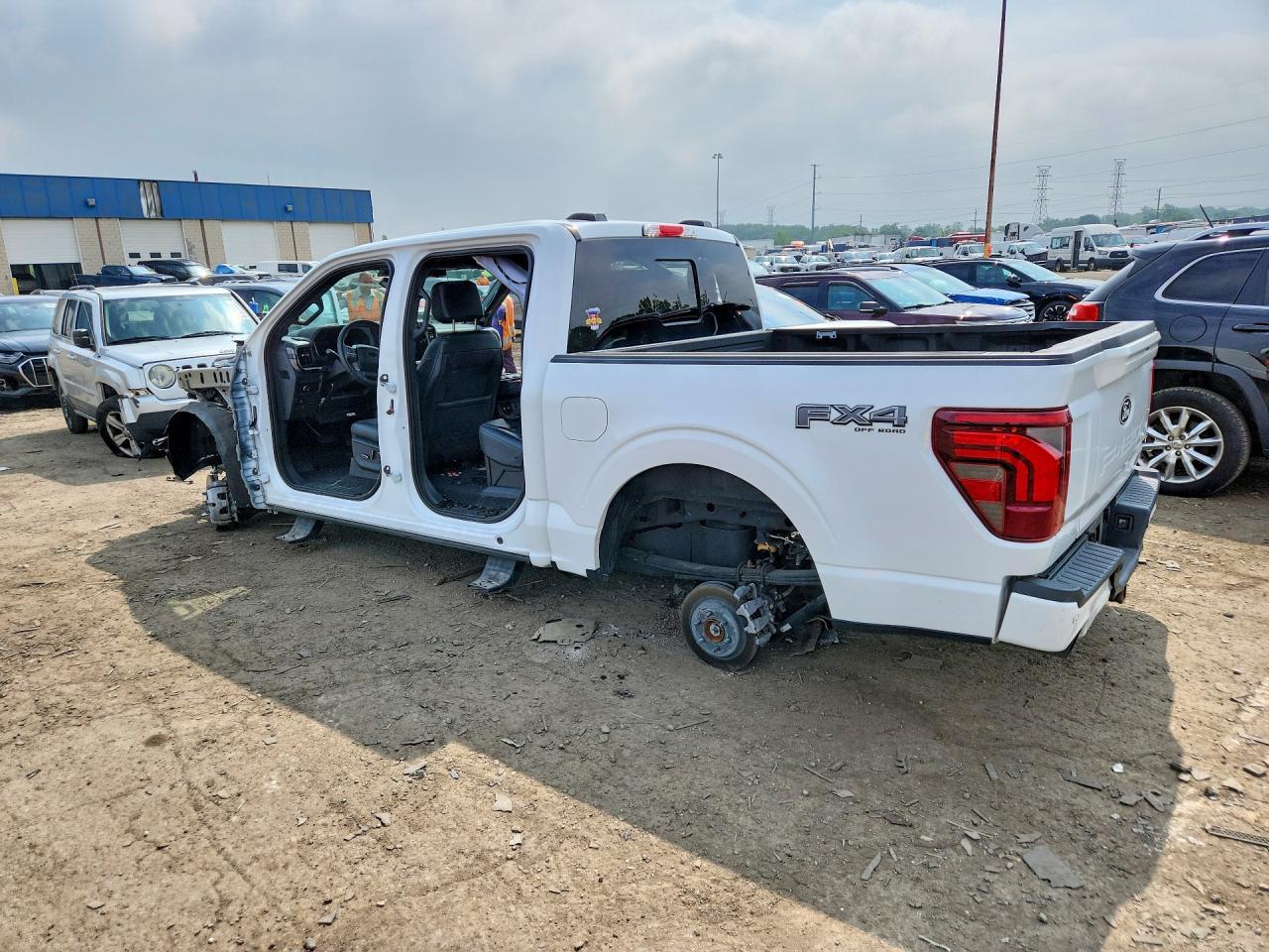 2025 Ford F150 Lariat - Фото 2