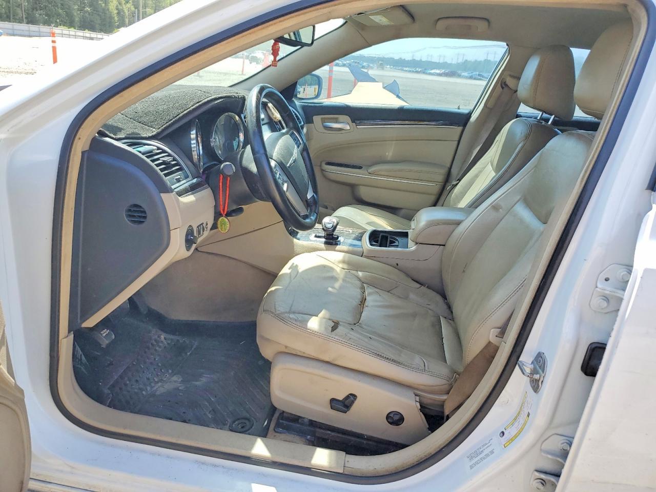 2014 Chrysler 300 - Image 7