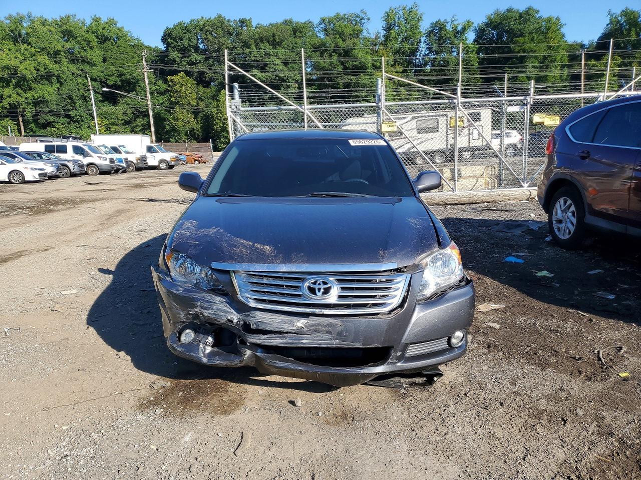 2010 Toyota Avalon Xls - Image 5