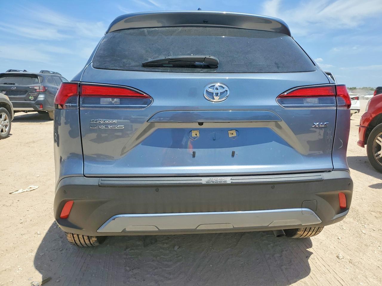 2024 Toyota Corolla Cross Xle - Image 6