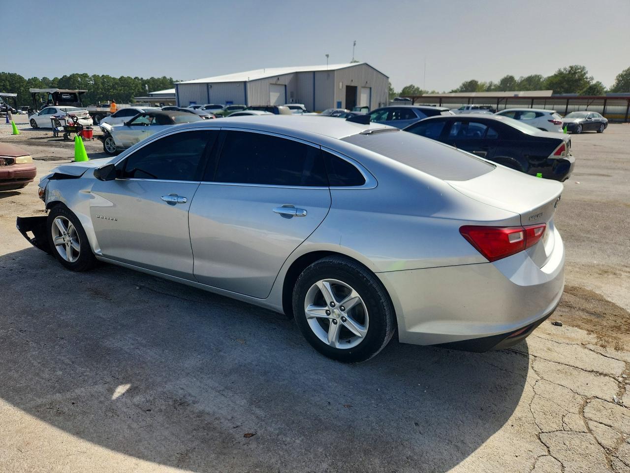 2020 Chevrolet Malibu Ls - Фото 2